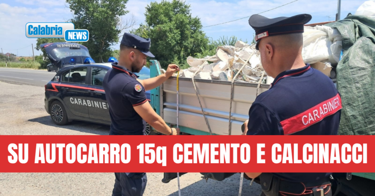 Trasportava illegalmente rifiuti inerti, uomo denunciato nel Catanzarese