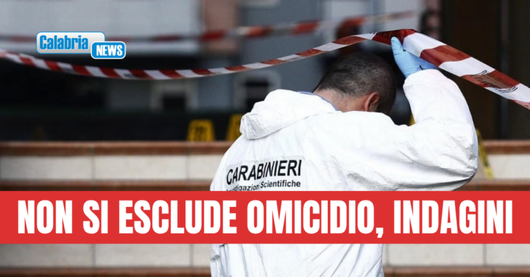 Macabro ritrovamento a Reggio, cadavere di un uomo dentro un sacco scoperto nei pressi di una chiesa