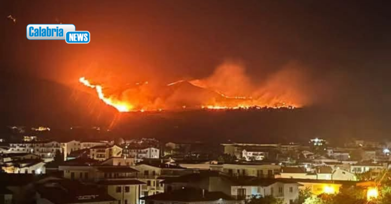 Incendio sul Pollino, sindaca De Gaio: “Castrovillari accerchiata dalle fiamme”