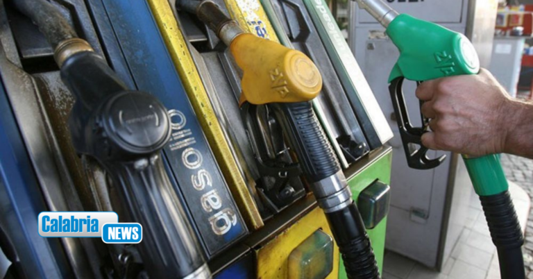 Nuovo ‘alert’ di Federconsumatori, in Calabria prezzo medio carburanti sopra la media nazionale