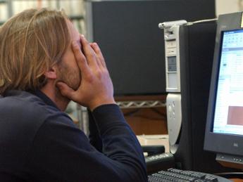 Intelligenza artificiale, il ‘nuovo’ stress dei lavoratori: “Addestriamo chi ci sostituirà”