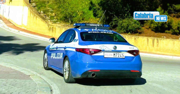 Catanzaro, incendiarono lo scooter di un avvocato e danneggiarono la sua abitazione: due arresti