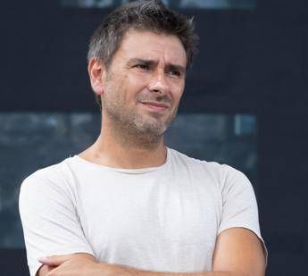 Alessandro Di Battista, neurochirurgo italiano a Miami: “Potrebbe venire qui, invece, che tornare in aereo a Roma”