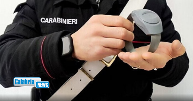 Isola Capo Rizzuto, vìola divieto avvicinamento ma scatta allarme elettronico: 45enne arrestato