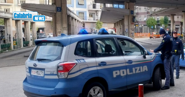 Cosenza, scoppia rissa all’autostazione: un uomo ferito a coltellate, tre persone portate in Questura