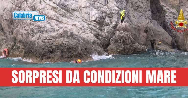 Restano bloccati su costone roccioso a Capo Vaticano: intervento risolutivo dei Vigili del fuoco