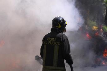 Esplosione in una palazzina a Cassino: 2 feriti gravi, tetto crollato