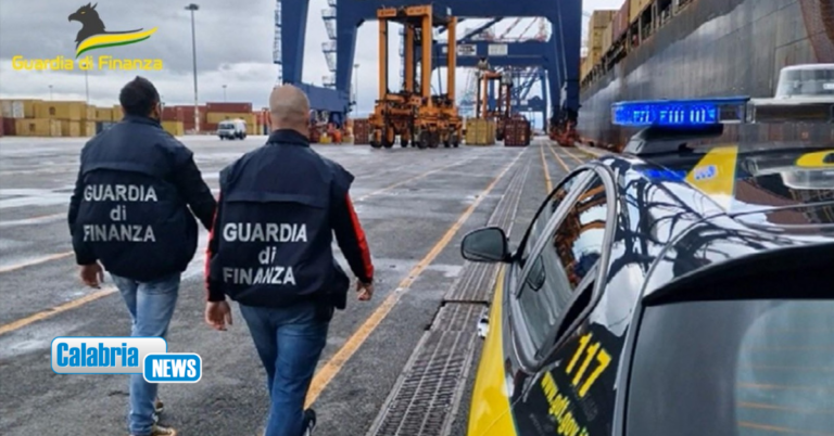 Gioia Tauro, due portuali arrestati in flagranza mentre tentano di esfiltrare carico di 252 Kg di cocaina