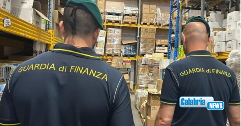 Controlli GdiF su costa ionica Cosentina: Sequestrati droga e prodotti contraffatti. 5 arresti e denunce