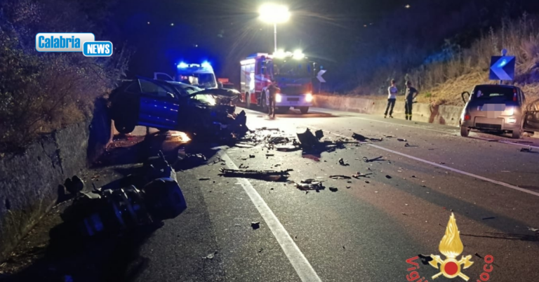 Impatto mortale sulla SS106 allo svincolo di Pietragrande: una vittima e tre feriti