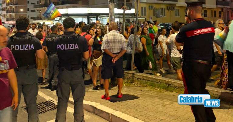 FOTO-Primo Pride a Catanzaro: sicurezza e ordine pubblico al centro della manifestazione