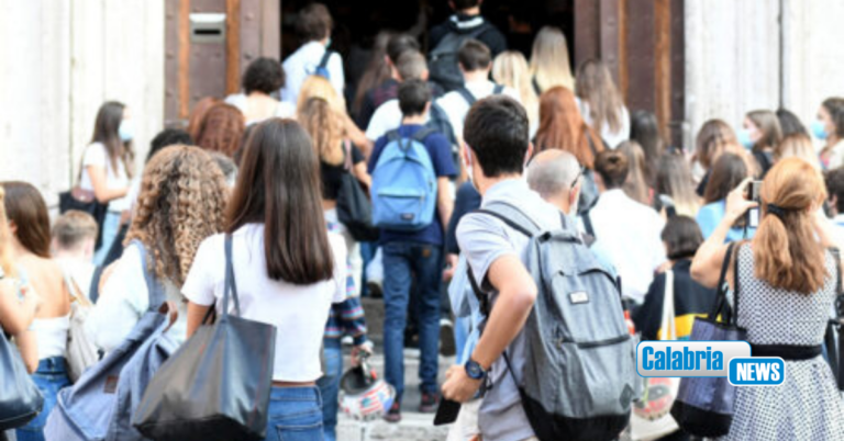In Calabria si torna in classe il 15 settembre, lezioni fino all’8 giugno: ecco il calendario scolastico