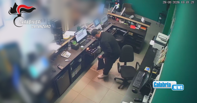 VIDEO-Rapina in un centro scommesse di Soverato, due uomini arrestati dai Carabinieri