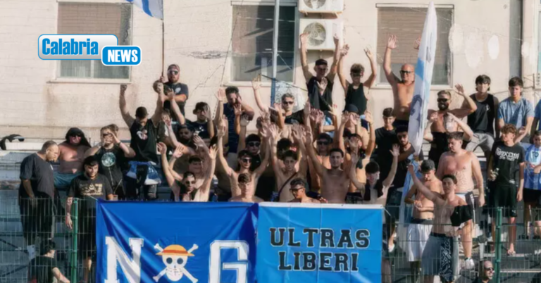 Calcio, tifosi PraiaTortora promuovono “pioggia di peluche” allo stadio per i pazienti di Pediatria di Cetraro