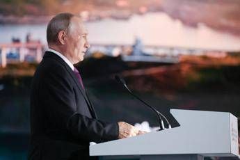 Ucraina-Russia, Putin: “C’è possibilità di accordo per stop guerra ma minacce ad aerei civili ostacolano la pace”