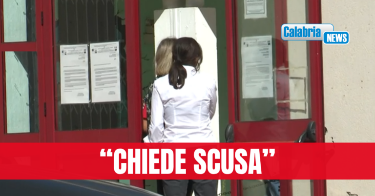 Lamezia, la madre del 14enne parla al Consiglio di classe: “Non avrebbe mai accoltellato la professoressa”