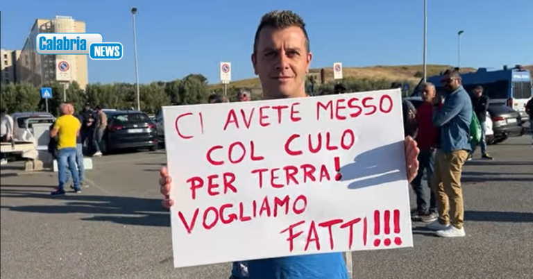 Caro carburante, da venerdì 16 proteste anche dei camionisti in Calabria: blocchi e disagi, ecco i punti critici