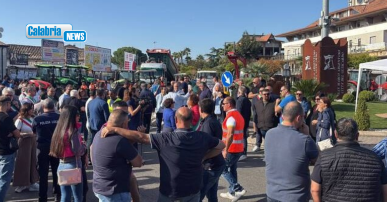 Caro carburante, protesta agricoltori in Calabria va avanti: nuovo presidio a San Marco Argentano