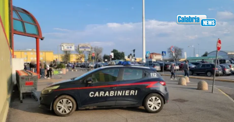 Tentato furto in profumeria al centro commerciale “Due Mari”: ladro in fuga bloccato dai Carabinieri